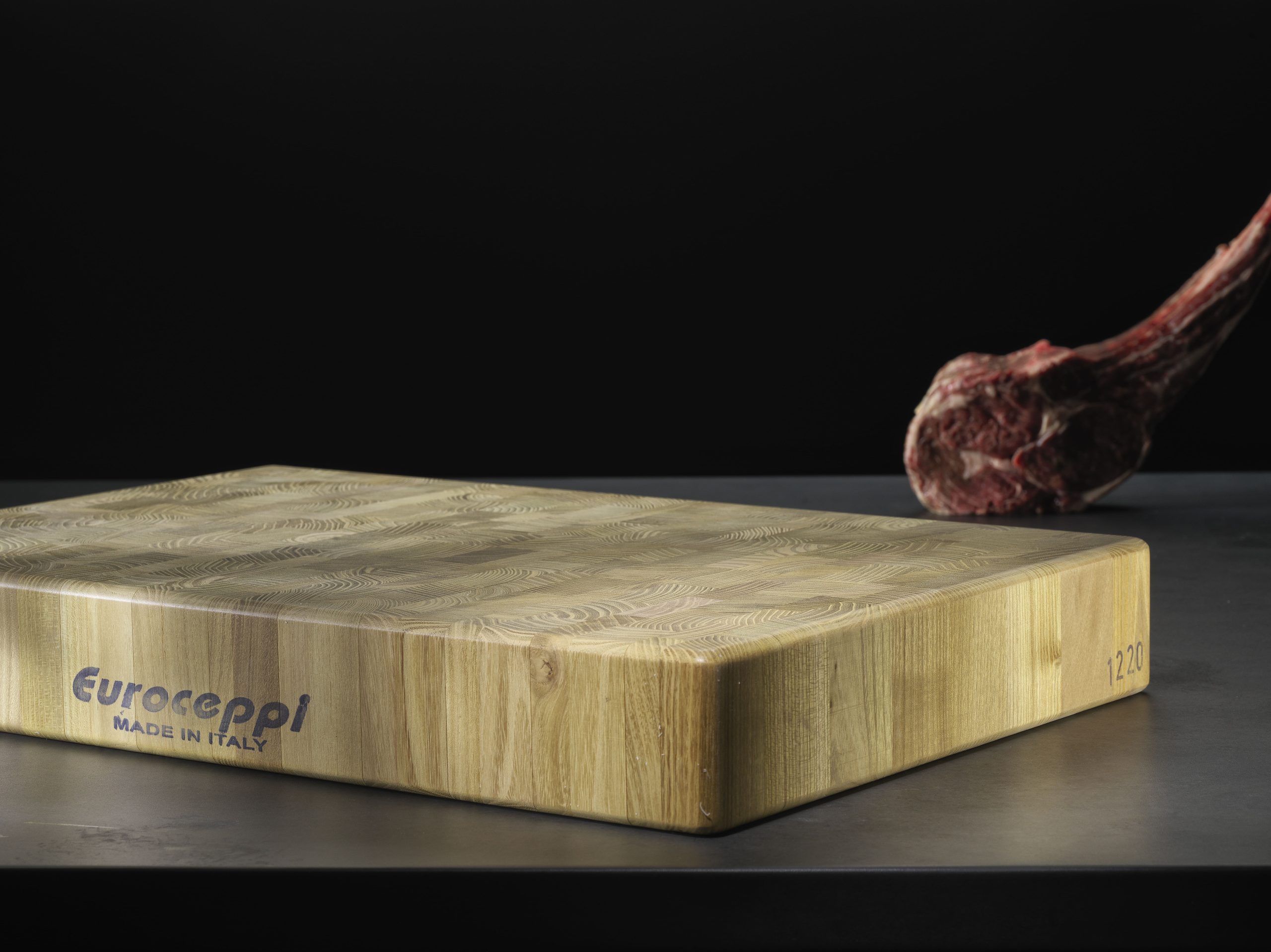 Read more about the article The Euroceppi Wooden Chopping Board: Quality and Tradition in Your Kitchen